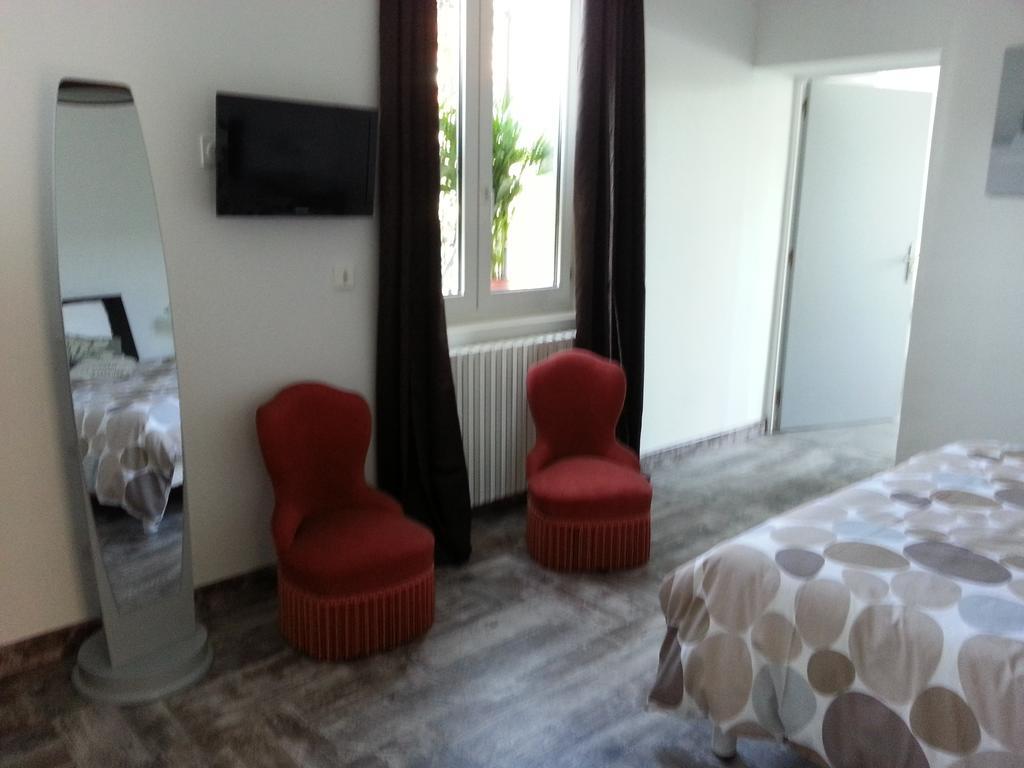 Hotel Le 6 3 Resto Home Port-en-Bessin-Huppain Rom bilde